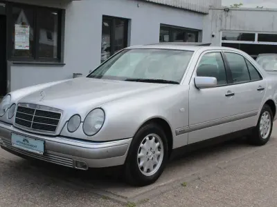 Gebraucht Mercedes E240 Elegance 170 PS (125 kW) 1999 Silber Limousine