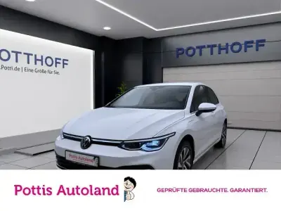 Gebraucht VW Golf VII Style 204 PS (150 kW) 2021 Pure white Kleinwagen