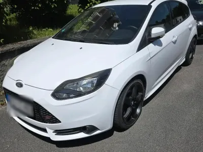 Gebraucht Ford Focus ST 250 PS (183 kW) 2014 Weiß Limousine