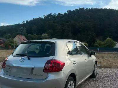Gebraucht Toyota Auris 97 PS (71 kW) 2008 Silber Kleinwagen