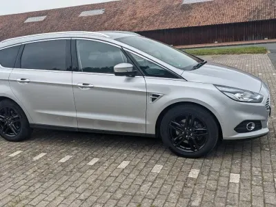 Gebraucht Ford S-MAX Titanium 179 PS (131 kW) 2017 Silber Van / Kleinbus