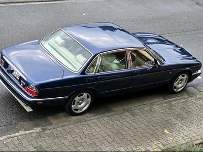 Jaguar XJ6