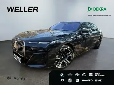 Gebraucht BMW M760e Executive 571 PS (419 kW) 2023 Schwarz Limousine