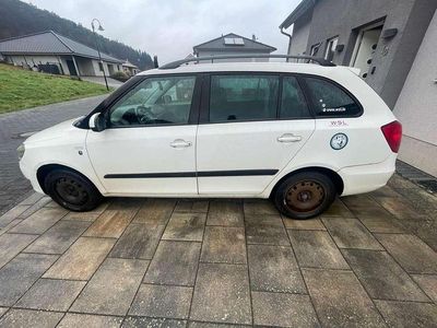 Gebraucht Skoda Fabia Family 105 PS (77 kW) 2012 Weiß Kombi