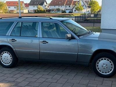 Second-hand Mercedes E250 90 CP (66 kW) 1992 Gri Break