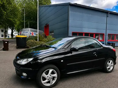 Gebraucht Peugeot 206 CC 109 PS (80 kW) 2002 Schwarz Cabrio