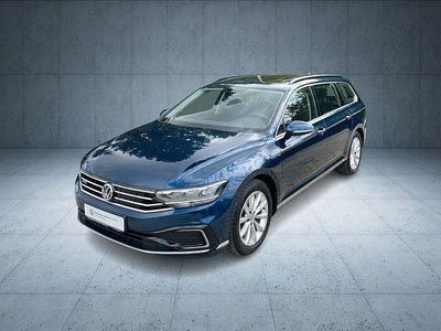 Aquamarinblau metallic (metallic) Gebraucht 2020 VW Passat GTE Kombi | 20.979 € (Guter Preis)