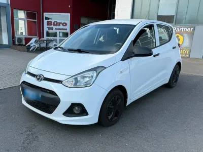 Gebraucht Hyundai i10 Classic 67 PS (49 kW) 2015 Weiß Kleinwagen