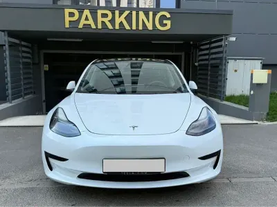 Käytetty Tesla Model 3
