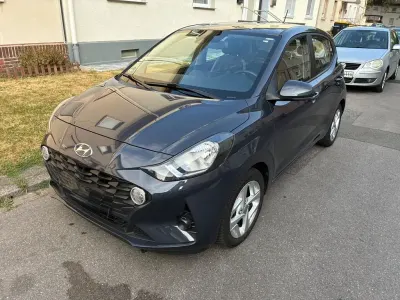 Gebraucht Hyundai i10 Trend 67 PS (49 kW) 2022 Grau Kleinwagen