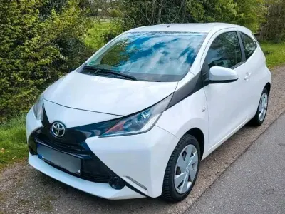 Używany Toyota Aygo X-play 69 KM (50 kW) 2014 Biały Hatchback