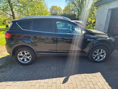 Używany Ford Kuga Champions Edition 140 KM (102 kW) 2012 Czarny SUV