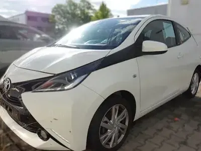 Gebraucht Toyota Aygo Basis 69 PS (50 kW) 2017 Pianosaweiß Kleinwagen