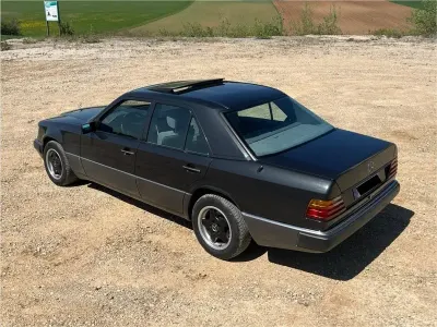 Usata Mercedes E230 132 CV (97 kW) 1989 Nero Berlina