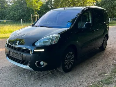 Gebraucht Peugeot Partner 92 PS (67 kW) 2014 Schwarz Van / Kleinbus