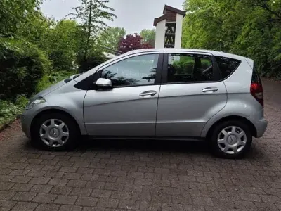 Gebraucht Mercedes A180 116 PS (85 kW) 2010 Silber Van / Kleinbus