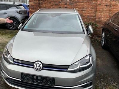 Second-hand VW Golf VIII Comfortline 131 CP (96 kW) 2020 Argintiu Break