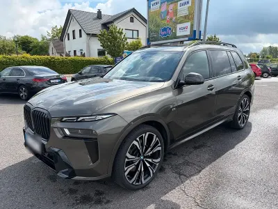 Gebraucht BMW X7 M Sport 352 PS (258 kW) 2023 Grün SUV