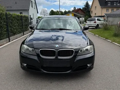 Gebraucht BMW 318 105 PS (77 kW) 2010 Schwarz Limousine