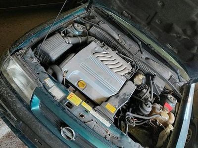 Begagnad Opel Vectra 170 HK (125 kW) 1994 Grön Sedan