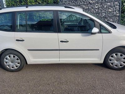 Gebraucht VW Touran Trendline 105 PS (77 kW) 2012 Weiß Van / Kleinbus