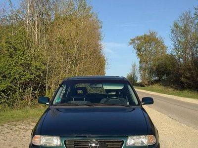 Second-hand Opel Astra 75 CP (55 kW) 1996 Verde Break