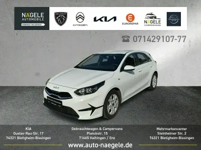 Używany Kia Ceed 140 KM (102 kW) 2025 Biały Hatchback