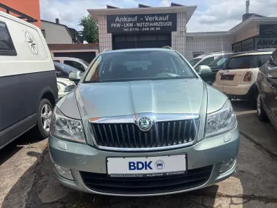 Gebraucht Skoda Octavia Ambiente 122 PS (89 kW) 2009 Grün Kombi
