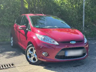 Gebraucht Ford Fiesta Titanium 82 PS (60 kW) 2009 Rot Kleinwagen