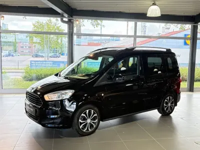 Gebraucht Ford Tourneo Courier Titanium 101 PS (74 kW) 2016 Schwarz Van / Kleinbus