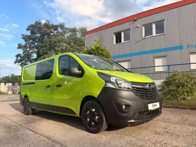 Gebraucht Opel Vivaro 145 PS (106 kW) 2016 Mamba gruen (s) Van / Kleinbus