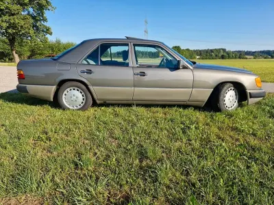 Gebraucht Mercedes 230 132 PS (97 kW) 1991 Grau Limousine