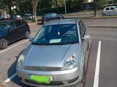 Gebraucht Ford Fiesta 69 PS (50 kW) 2005 Grau Kleinwagen