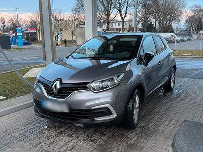 Grau Gebraucht 2018 Renault Captur LIMITED SUV | 9.000 € (Guter Preis)