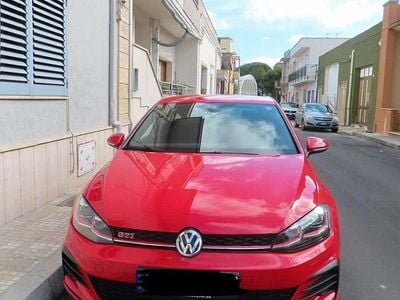 Rot Gebraucht 2019 VW Golf VII GTI Limousine | 25.000 €