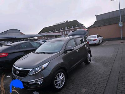 Grau Gebraucht 2015 Kia Sportage SUV | 11.749 € (Fairer Preis)