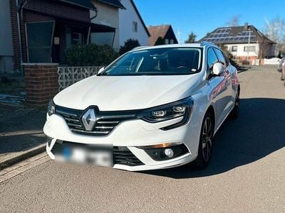 Gebraucht Renault Mégane GrandTour Bose Edition 115 PS (84 kW) 2019 Weiß Kombi