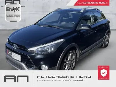 Gebraucht Hyundai i20 Active 101 PS (74 kW) 2020 Schwarz Kleinwagen
