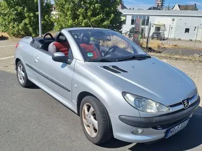 Gebraucht Peugeot 206 CC 109 PS (80 kW) 2002 Silber Cabrio
