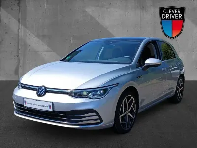 Gebraucht VW Golf VIII Style 150 PS (110 kW) 2022 Reflexsilber metallic (metallic) Limousine