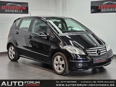 Gebraucht Mercedes A160 95 PS (69 kW) 2011 Kosmosschwarz  lack Limousine
