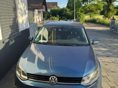 Gebraucht VW Polo Highline 90 PS (66 kW) 2014 Blau Kleinwagen