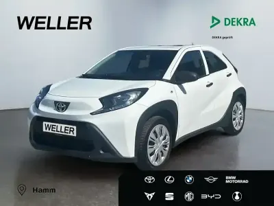Gebraucht Toyota Aygo 72 PS (52 kW) 2023 Super (pure) white ii (weiss) Kleinwagen
