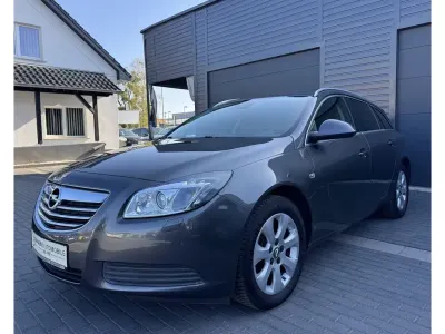 Gebraucht Opel Insignia Edition 180 PS (132 kW) 2009 Silber/grau (metallic) Kombi