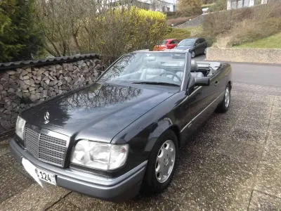 Gebraucht Mercedes E220 Sportline 150 PS (110 kW) 1993 Schwarz Cabrio