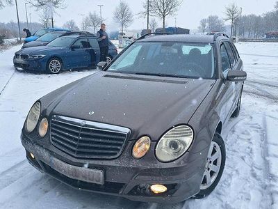 Grau Gebraucht 2009 Mercedes E200 Kombi | 2.999 € (Fairer Preis)