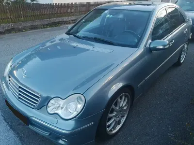 Gebraucht Mercedes C270 204 PS (150 kW) 2006 Blau Limousine