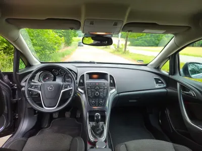 Gebraucht Opel Astra 140 PS (102 kW) 2012 Grau Limousine