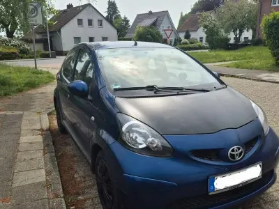 Używany Toyota Aygo 68 KM (50 kW) 2007 Niebieski Hatchback