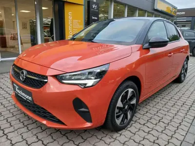 Usata Opel Corsa-e Edition 100 kW (136 CV) 2022 Arancione Utilitaria